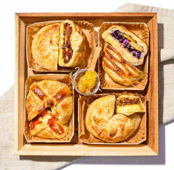 baked brie board igourmet-food gift ideas-mealfinds