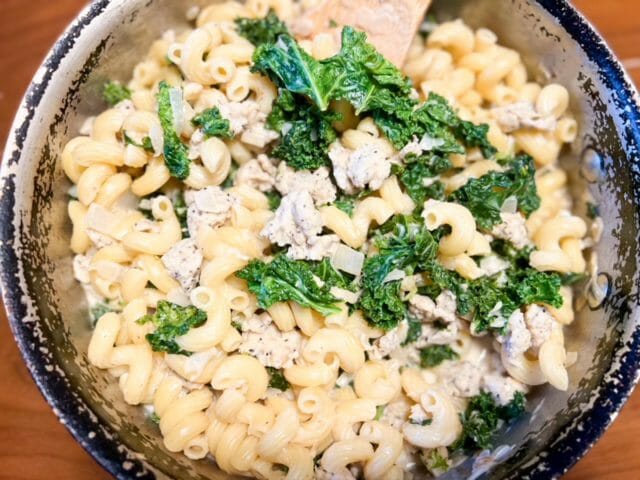 creamy chicken sausage and kale cavatappi-hellofresh meals review-mealfinds