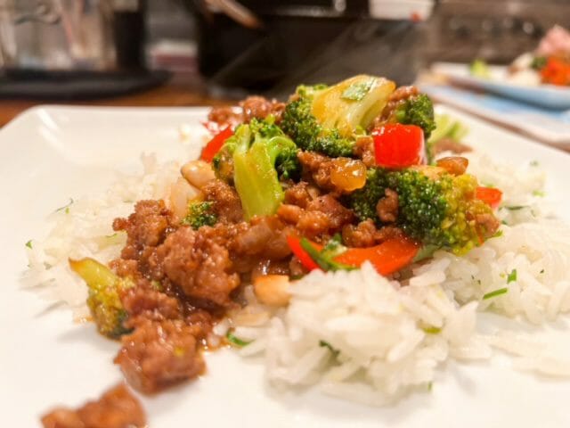 thai pork bowls hellofresh-hellofresh reviews-mealfinds