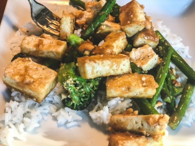 tofu asparagus and rice on plate-dinnerly reviews-mealfinds