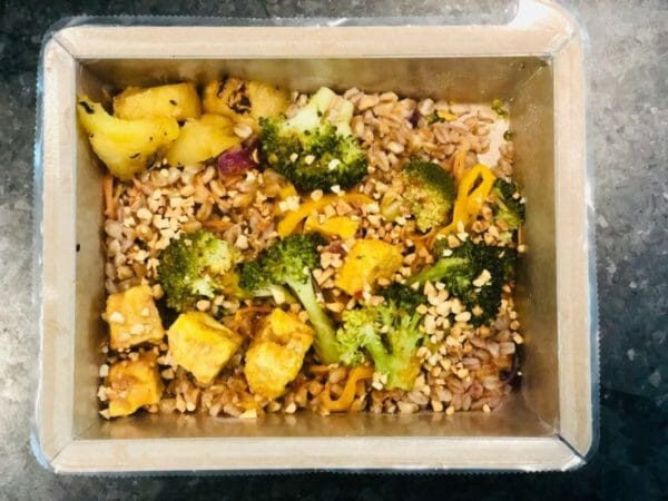 peanut-tofu-bowl-dinner- mosaic foods service reviews - mealfinds