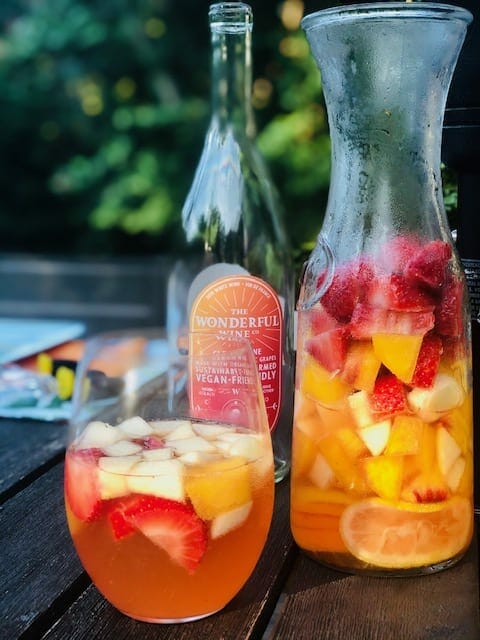 wonderful-wine-co-white-wine-sangria-in bottle and glass-wonderful wine co reviews-mealfinds