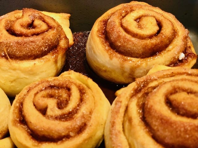 baketivity-cinnamon-buns-final