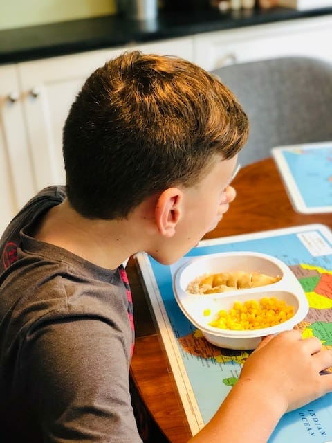 boy eating kids meals-yumble kids meal delivery reviews-mealfinds
