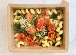 creamy pesto pasta in container-mosaic foods review-mealfinds
