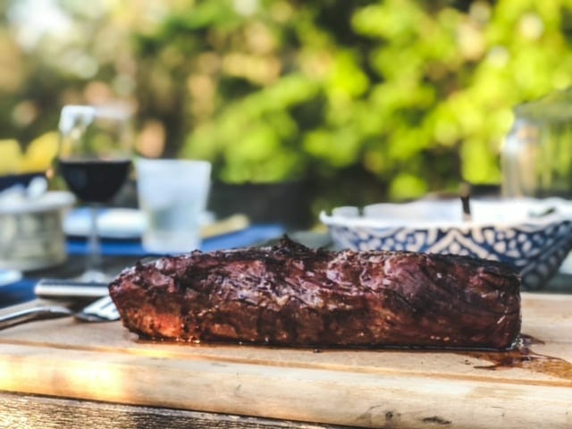 chateaubriand on cutting board-crowd cow review-mealfinds