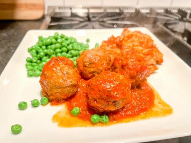 grandmas beef meatballs meal on plate-realeats review-mealfinds