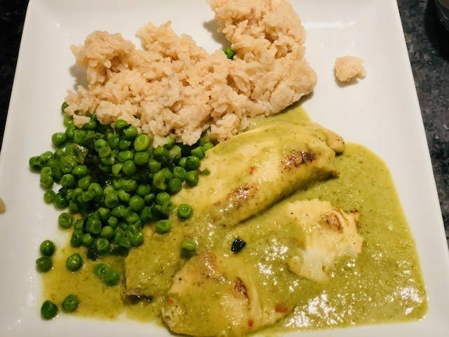 realeats green-curry-fish on plate-realeats healthy prepared meals review-mealfinds