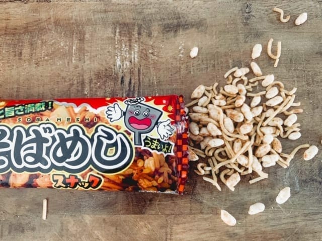 yakisoba snack noodles out of bag-tokyotreat box review-mealfinds