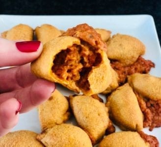 snow-days-pizza-bites on plate- Snow Days Pizza Bites Snack Reviews - MealFinds