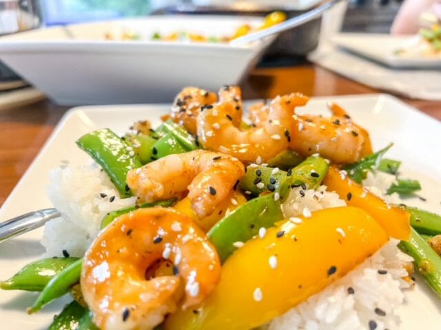 spicy shrimp and snap pea stir fry-blue apron meal reviews-mealfinds