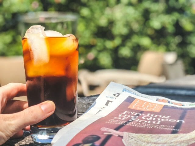 four signmatic think mushroom coffee on ice in glass-four sigmatic reviews-mealfinds