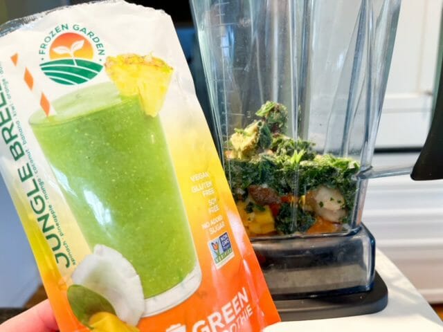 jungle breeze smoothie in blender-frozen garden smoothie fusion reviews-mealfinds