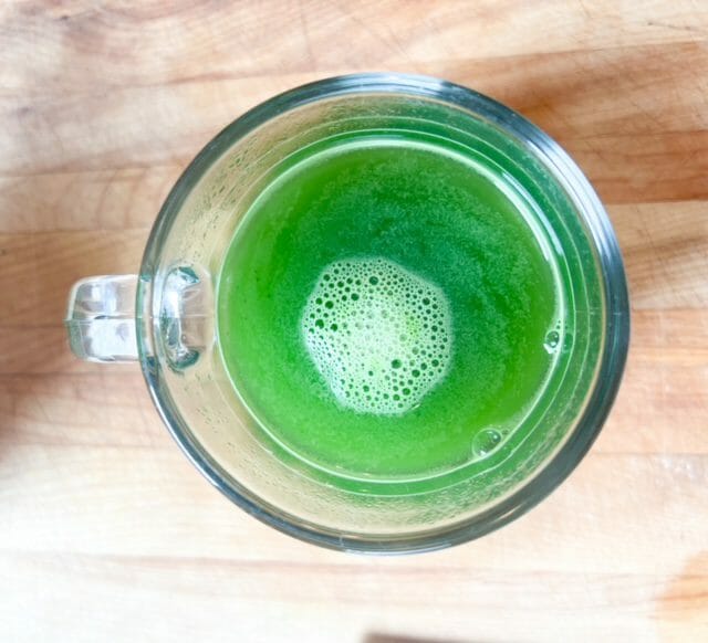 matcha tea in glass-matcha kari matcha tea review-mealfinds