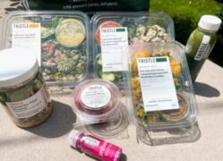 weekly thistle meal delivery bag-thistle meal delivery review-mealfinds